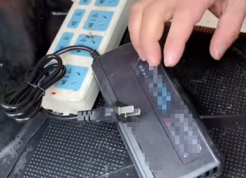 給電動(dòng)車充電，10個(gè)人9個(gè)錯(cuò)，難怪騎不遠(yuǎn)，電瓶不耐用